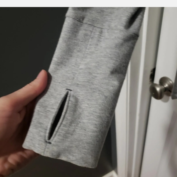 Athleta Women’s Idyllwild Gray Pullover - medium - Picture 4 of 8